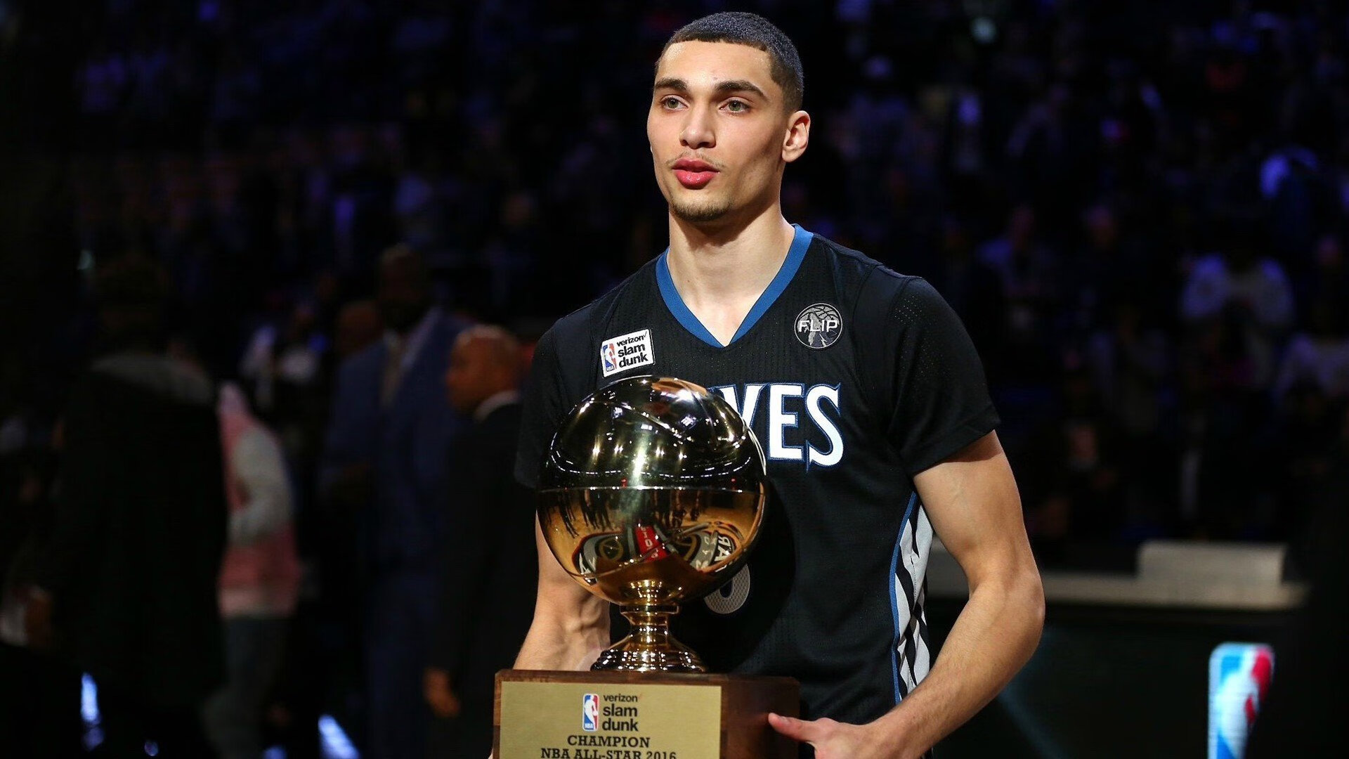 公牛队员相互鼓励强化比赛中沟通效果，公牛队怎么形容